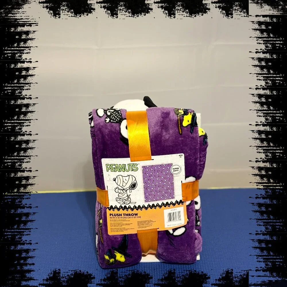 Peanuts Spooky Snoopy Pillow & 40